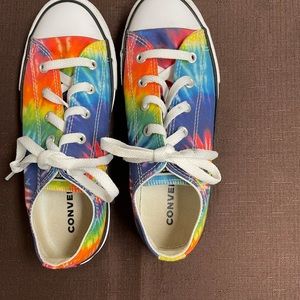 Like new converse sneakers